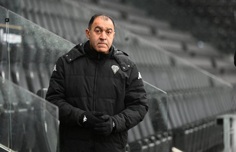 France.  The French-Moroccan Abdel Bouhazama is the new coach of Angers de Boufal and Ounahi