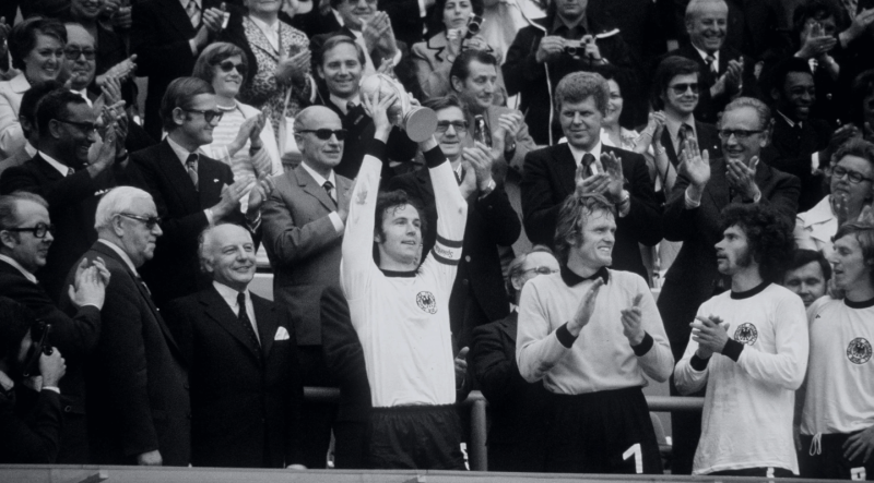 Franz Beckenbauer. Grand Hommage Au Footballeur Allemand Du Siècle ...