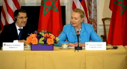 La secrétaire d'Etat américaine, Hillary Clinton et le ministre marocain des Affaires étrangères, Saâdeddine El Othmani, lançant le Dialogue stratégique Maroc-USA.  