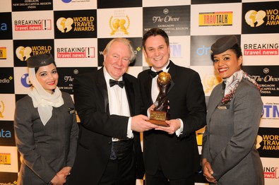 Graham Cooke, Président et fondateur des World Travel Awards (G), et Peter Baumgartner, Directeur commercial et développement Etihad Airways (D)