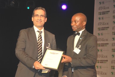 Laïdi El Wardi, Directeur général de la banque de détail reçoit le trophée