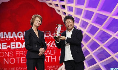 Lee Su-Jin reçoit son trophée