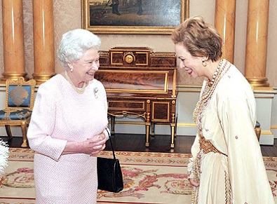 Lalla Joumala Alaoui avec Elizabeth II reine d'Angleterre