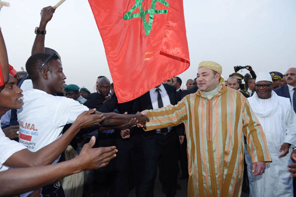 Le Roi Mohammed VI, avec le président malien, à son arrivée à Bamako.