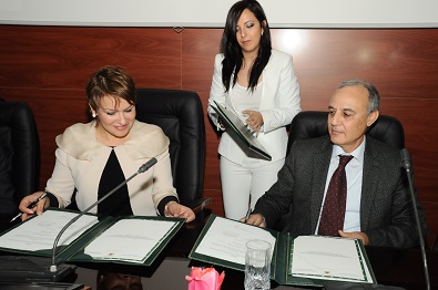 Hakima El Haité et Mohammed Sebti à la signature