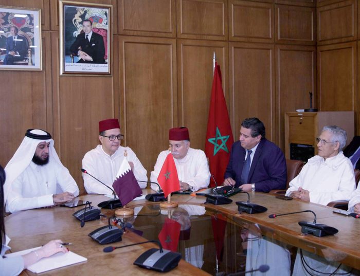 Responsables marocains et qataris lors de la cérémonie de signature, en juillet dernier, du programme exécutif du mémorandum d’entente conclu entre le Royaume du Maroc et l’Etat du Qatar. 