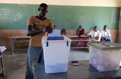 Le cas encore récent du Burkina Faso montre que la question des élections n’est pas entièrement résolue.