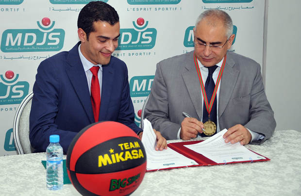 Younès El Mechrafi, Directeur Général de la Marocaine des Jeux et des Sports (MDJS) -à droite- et Mohamed Amine Zariat, président fondateur de l'association TIBU.