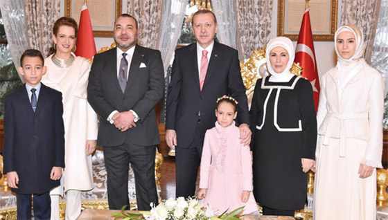 Photo de famille lors de la rencontre à Istamboul, entre le Roi et le Président turc.  