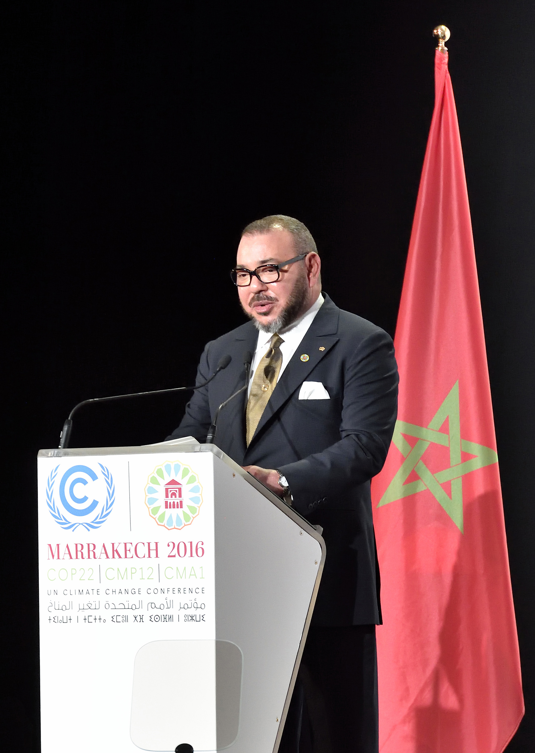 SM le Roi Mohammed VI, que Dieu L'assiste, prononce mardi (15/11/16) un Discours devant la Séance solennelle de Haut Niveau de la 22eme session de la Conférence des Parties à la Convention Cadre des Nations Unies sur le Changement Climatique (COP 22) qui se tient à Marrakech du 07 au 18 novembre.