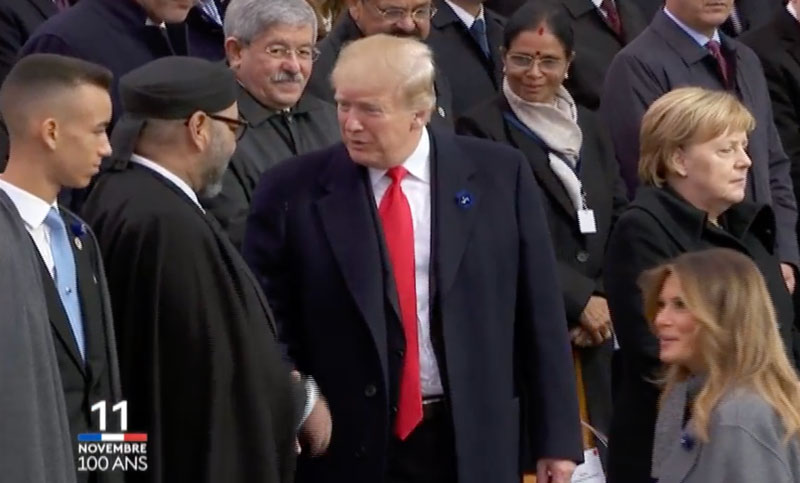 PH. Archives. Le Président Trump saluant le Roi Mohammed VI lors de leur participation à la commémoration en France du centenaire de l'Armistice de 1918.