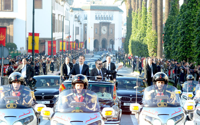 Le Roi Don Felipe VI et la Reine Dona Letizia ont été accueillis chaleureusement par le Roi Mohammed VI et la famille royale ainsi que par la population marocaine.