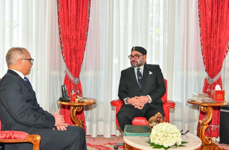 Le Roi Mohammed VI recevant le président de la CSMD, Chakib Benmoussa.
