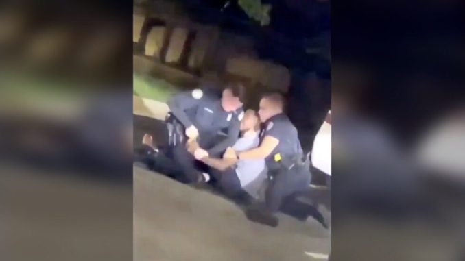 Comme dans l'affaire George Floyd, tout a commencu00e9 par un contru00f4le policier banal.