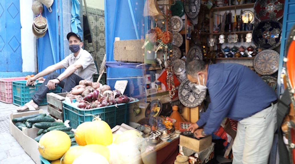 A Tanger, les légumes remplacent tapis et produits de l'artisanat dans les bazars. 