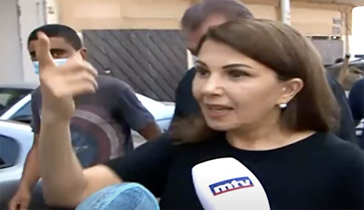 Majda Roumi pleure son pays.