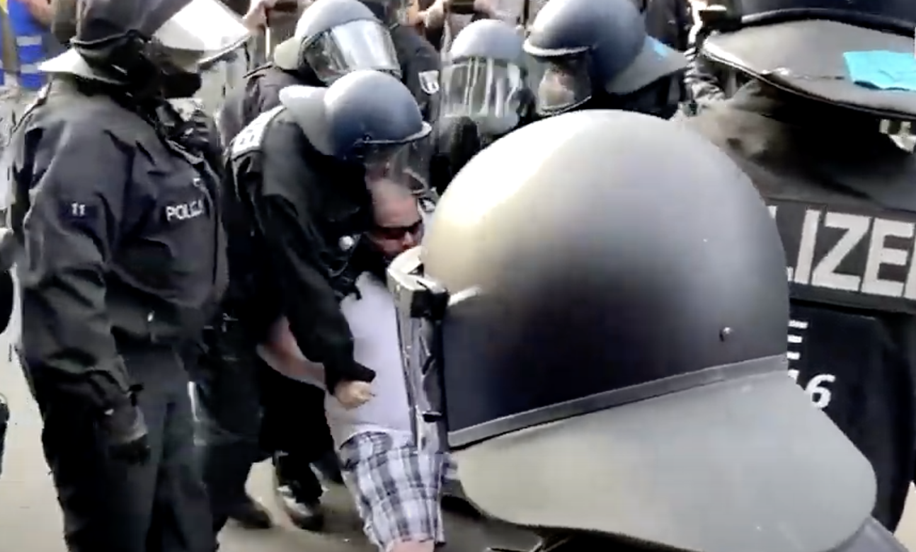 Pru00e9sentu00e9e il y a peu comme pays modu00e8le face au Corona, l'Allemagne est en train de tomber de son piu00e9destal.