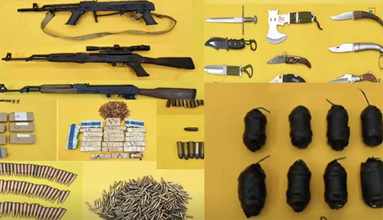 Un important arsenal d'armes u00e0 feu, d'armes blanches et d'explosifs, entre autres, a u00e9tu00e9 saisi dans cette opu00e9ration anti-terroriste. 