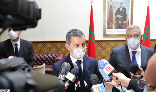 Le ministre de l'Intérieur français répondant aux questions des journalistes à l'issue de sa rencontre avec son homologue marocain