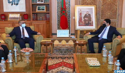 Nasser Bourita s'entretenant avec le président du Haut Conseil d’État libyen, Khaled Al Mechri