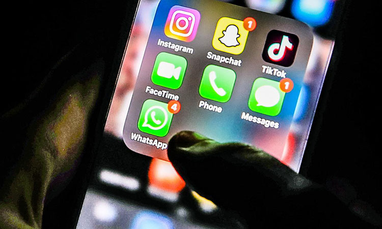 Une guerre sans merci oppose WhatsApp à Snapchat et TikTok