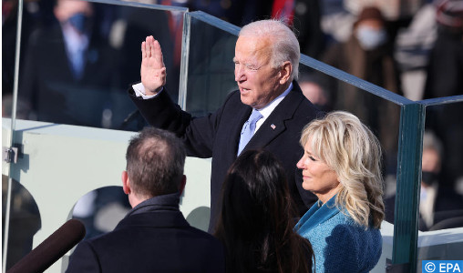 Le nouveau Pru00e9sident amu00e9ricain, Joe Biden, pru00eatant serment.