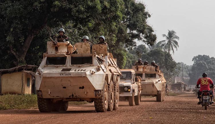 Des véhicules de la MINUSCA effectuent des patrouilles à Bangassou, dans le sud-est de la République centrafricaine pour protéger la population. Deux Casques bleus ont été tués le 18 janvier par des groupes armés. (Source : ONU info)