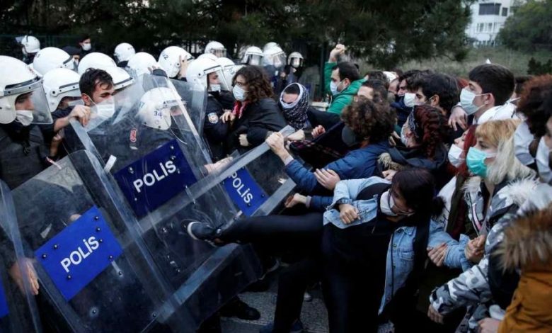 La police d'Erdogan contre les étudiants de l'université du Bosphore