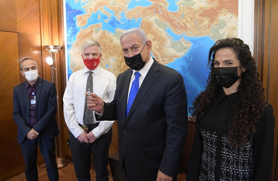 Le premier ministre Benyamin Netanyahu chez ke professeur Nadir Arber 