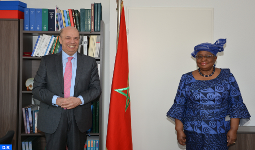 Dr Ngozi Okonjo Iweala avec l’ambassadeur représentant permanent du Maroc à Genève, Omar Zniber 