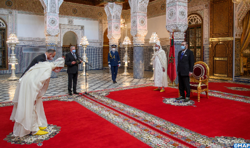 Le Roi Mohammed VI recevant Mohamed Abdennabaoui.