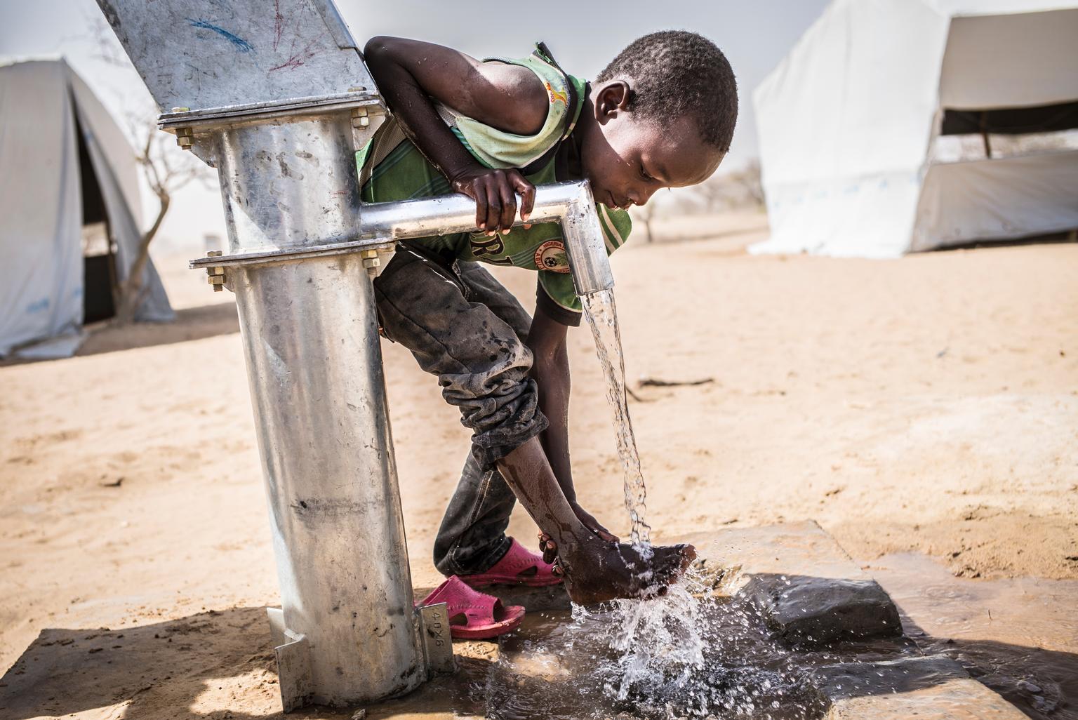 On 14 April, a boy washes his feet, at a handpump in the Dar es Salam camp in in the Dar es Salam camp in the Baga Sola area, in the Lake Region. UNICEF has constructed 11 boreholes, as well as more than 200 latrines and 100 showers, and is supporting hygiene activities in the camp, which currently shelters more than 4,900 Nigerian refugees.
By mid-April 2015, more than 18,800 Nigerians had sought refuge in Chad to escape the continuing crisis in their homeland. Many of them had travelled for days, on foot or in small canoes and fishing boats across Lake Chad, to reach safety. All continue to face hardships, with children at increasing risk of falling ill from disease. There is also a risk of continued violence because of the close proximity to Nigerias border. The large number of refugees is also straining already weak infrastructure and services in host communities overwhelmed by the influx. Working with the Government of Chad and other partners, UNICEF is supporting health, nutrition, water, sanitation and hygiene (WASH), education, child protection and other interventions, including the setup of child-friendly spaces to provide psychosocial support for vulnerable children  many of whom have lost or become separated from family members and have witnessed violence and atrocities. UNICEF is seeking US $63.1 million to meet projected emergency needs in the country for 2015, including for refugee and displaced children and their families, and host communities.
