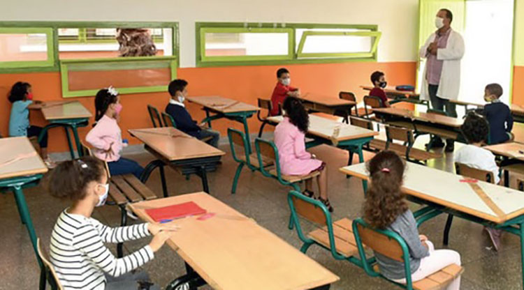 Même en présentiel, le nombre d'élève a été réduit dans les classes de cours pour respecter la distanciation entre élèves. 